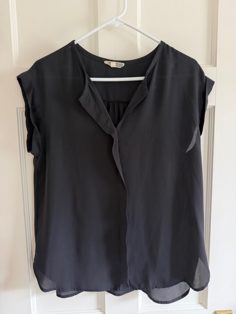 🐞 Pleione black chiffon-like top. Size M.